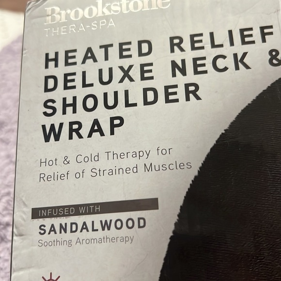 Brookstone Theraspa Herbal Hot & Cold Neck Wrap - Picture 4 of 5